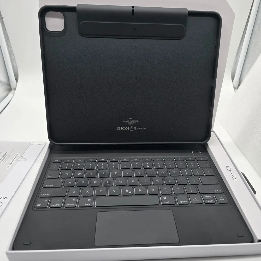 ESR iPad Pro‎ 13 Case Keyboard M4 M5 Magnetic Backlit Trackpad Black
